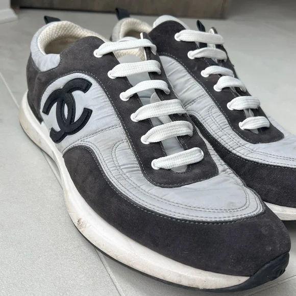 CHANEL Black and Gray Men's CC Logo Low-Top Sneakers - Picture 11 of 12